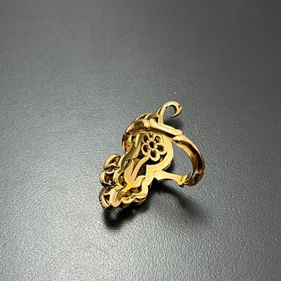 null Indian ring in yellow gold 750 mm decorated with a tray drawing volutes set...
