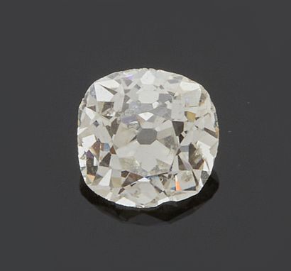 null Diamant de taille ancienne forme coussin. 
(inclusions noires et important témoin...