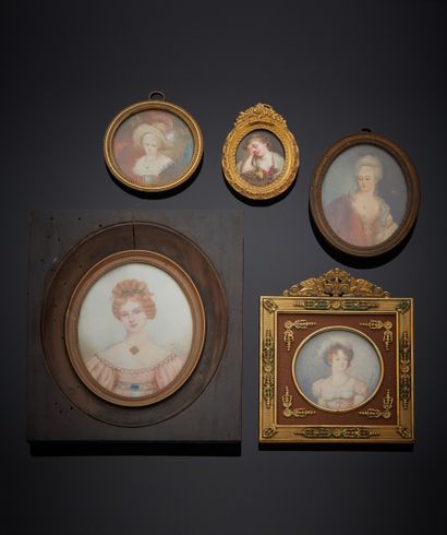 null Collection de dix miniatures représentant des portraits de jeunes femmes.
H....