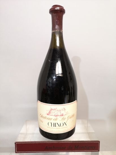 null 8 bouteilles CHINON - Château de La GRILLE 1982 A VENDRE EN L'ETAT.