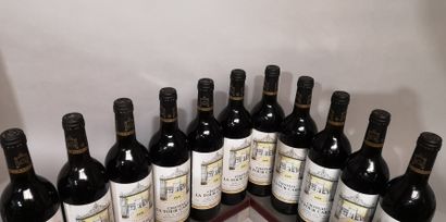 null 11 bouteilles Château LA TOUR CARNET - 4e Gcc Haut Médoc 1995 Étiquettes légèrement...