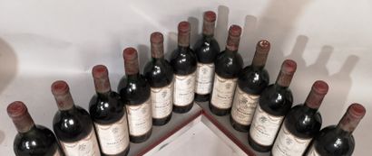 null 12 bouteilles Château BEL AIR - Pomerol 1985 Étiquettes légèrement tachées et...