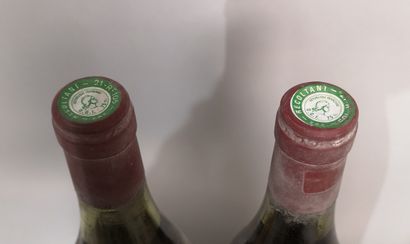 null 2 bouteilles VOLNAY - Domaine Jean VAUDOISEY BERGET 1 de 1967 et 1 de 1979 Étiquettes...