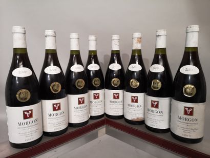 null 8 bouteilles MORGON - Georges DUBOEUF 2004 Étiquettes tachées et abîmées.