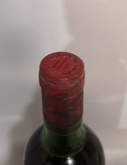 null 1 bouteille Château CANON - Saint Emilion Grand Cru 1974 Etiquette tachée. Légèrement...