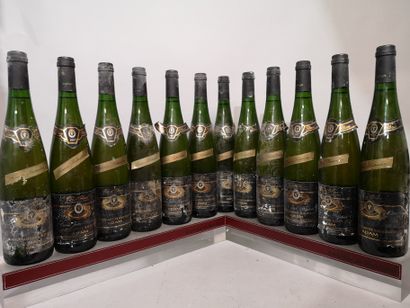 null 12 bouteilles ALSACE GEWURZTRAMINER KAEFFERKOPF - ADAM 1997 Étiquettes tachées...
