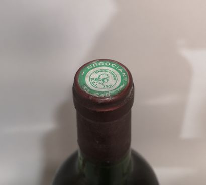 null 1 bouteille Château PRIEURE LICHINE - 4e Gcc Margaux 1975 Etiquette légèrement...