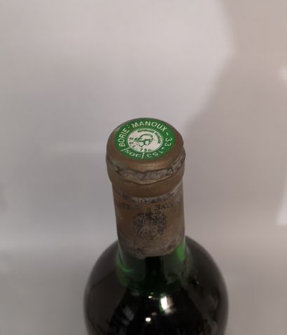null 1 bouteille Château BATAILLEY - 5e Gcc Pauillac 1975 Etiquette légèrement abîmée....