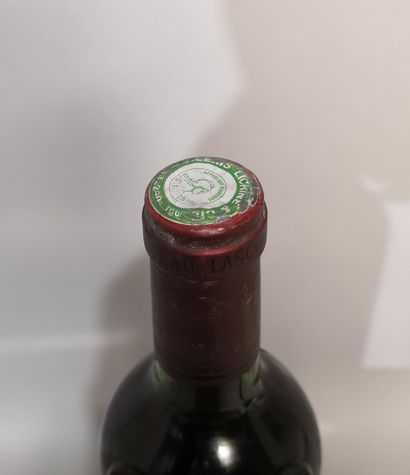 null 1 bouteille Château LASCOMBES - 2e Gcc Margaux 1984 Etiquette tachée. Niveau...