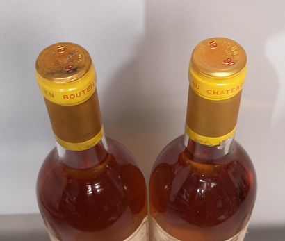 null 2 bouteilles Château d'YQUEM - 1er Gc supérieur Sauternes 1990 Étiquettes tachées...
