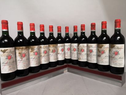 null 12 bouteilles Château POUJEAUX - Moulis 1985 Étiquettes légèrement tachées et...