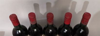 null 5 bouteilles Château LE BOURDIEU - Haut Médoc 1985 Étiquettes tachées. 3 niveaux...
