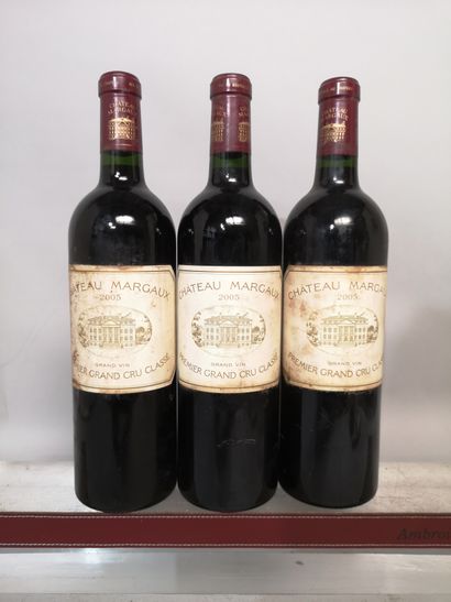 null 3 bouteilles Château MARGAUX - 1er Gcc Margaux 2005 Étiquettes tachées.