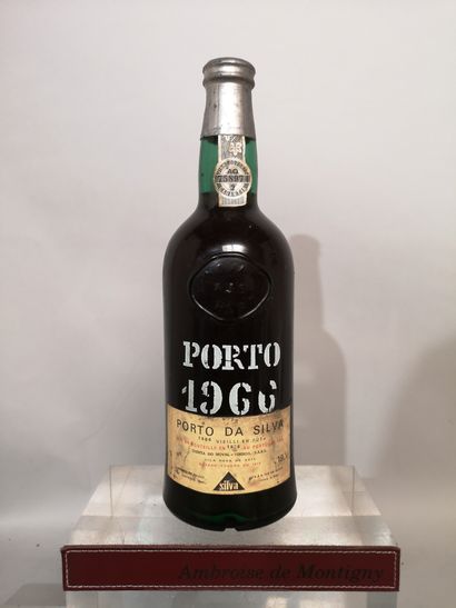 null 1 bouteille PORTO QUINTA Do NOVAL - Da Silva 1966 Étiquette légèrement tachée....