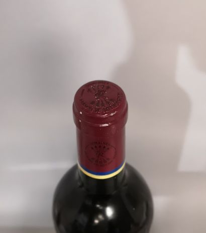 null 1 bouteille CARRUADES de Ch. LAFITE - Pauillac 1997 Étiquette légèrement ta...