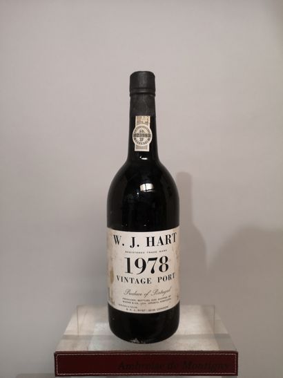 null 1 bottle vintage PORTO - W. J. HART 1978 Label slightly stained.