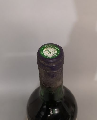 null 1 bouteille Château LA VIOLETTE - Pomerol 1975 Etiquette tachée. Légèrement...