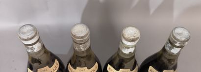 null 4 bouteilles CHASSAGNE MONTRACHET 1982 - Reine PEDAUQUE Étiquettes tachées....