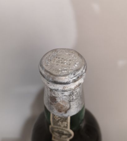 null 1 bouteille PORTO QUINTA Do NOVAL - Da Silva 1966 Étiquette légèrement tachée....