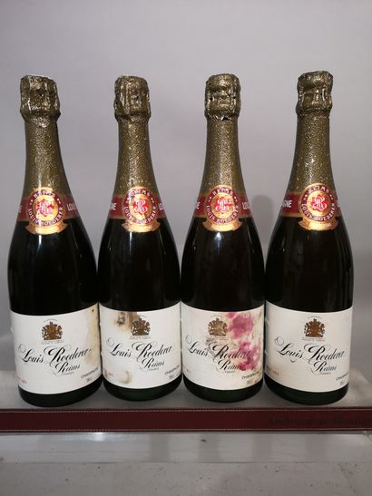 null 4 bouteilles CHAMPAGNE Louis ROEDERER Brut 1971 Étiquettes tachées.