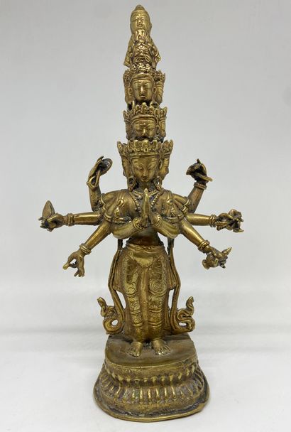 STATUETTE
en bronze doré représentant Ekadashalokesvara...
