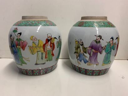 null Chine, XXème siècle
Paire de pots à gingembre en porcelaine et émaux de style...