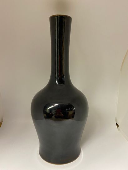 null CHINA
Vase with long neck in porcelain with black monochrome background. 
Mark...