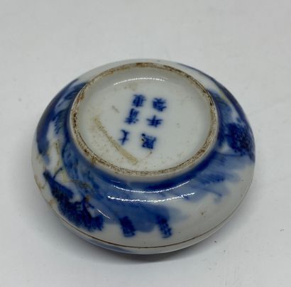 null CHINA
Small blue - white porcelain wax box decorated with a landscape.
Mark...