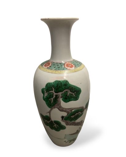 null CHINE
Vase de forme balustre en porcelaine figurant une scène de personnages.
H...