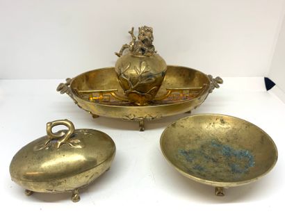 null DESK SET 
in bronze including an inkwell, a cup and a covered box.
From 10 to...