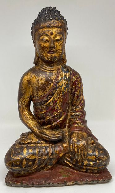 null CHINE
Bouddha assis en dhynasana en bronze à patine dorée et laquée rouge. 
Marque...