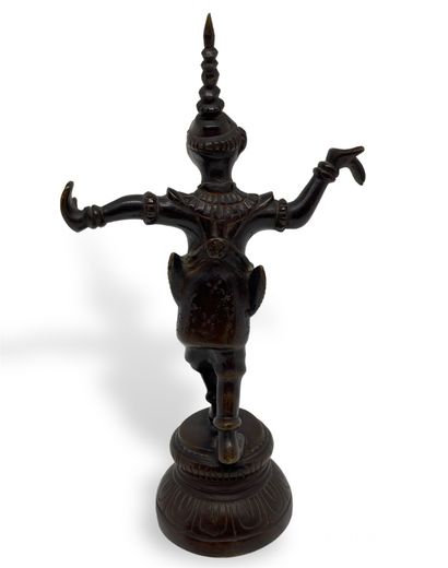 null PETITE STATUETTE
en bronze représentant un danseur.
H : 19 cm.