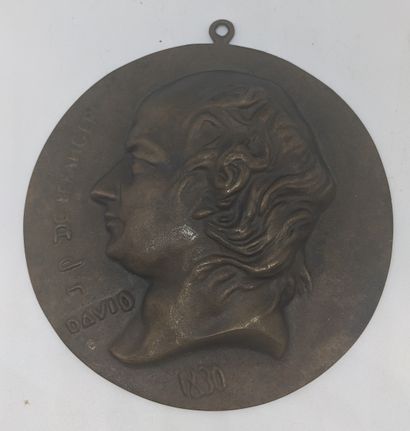 null D'après David D'ANGERS
MÉDAILLE en bronze figurant le profil de Pierre-Jean...
