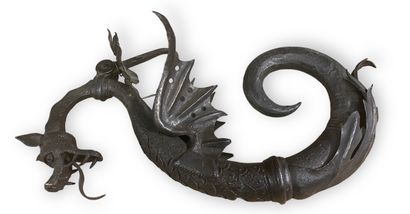 null ÉLÉMENT DÉCORATIF de suspension en fer forgé représentant un dragon aux ailes...