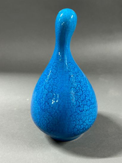null Pol CHAMBOST (1906 - 1983)
VOLATILE en céramique émaillée bleue craquelée.
H...
