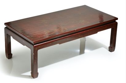 null CHINE 
TABLE BASSE en bois laqué. 
Vers 1900
37 x 99 x 50,5 cm