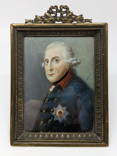 null MINIATURE rectangulaire figurant un portrait d'homme de trois-quarts. 
Signée...