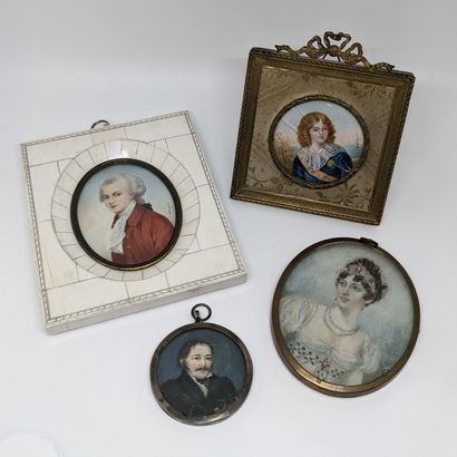 null Ensemble de quatre MINIATURES présentant des portraits.
XIX-XXème siècle
9 x...