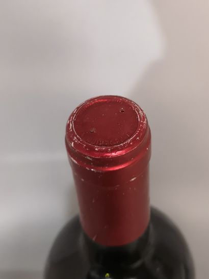 null 1 bouteille LOHSA - Morellino di Scansano 2001 Etiquette abîmée. Haute épau...
