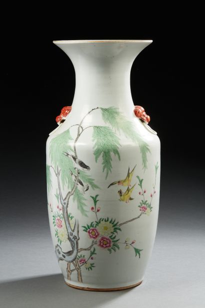 Chine début XXe siècle,
Vase balustre en...
