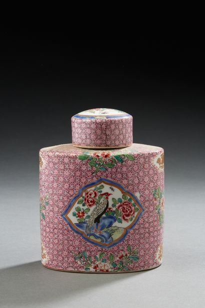 null Chine, fin de l’époque Qing, 
Flacon à thé couvert en porcelaine et émaux de...