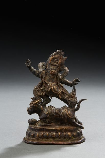 null Tibet vers 1900
Petit groupe en bronze représentant Yamantaka sur un buffle...