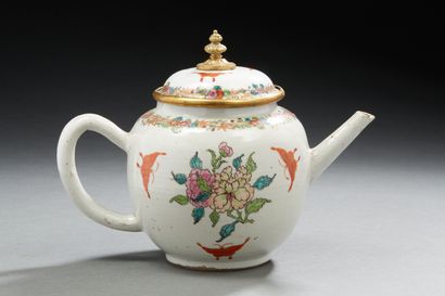 null CHINE, XVIIIe siècle, Compagnie des indes 
Théière en porcelaine de commande...