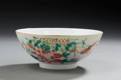 CHINE, fin XIXe siècle 
Bol en porcelaine...