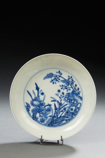 null Chine, première moitié du XXe siècle,
Coupe en porcelaine bleu blanc à décor...