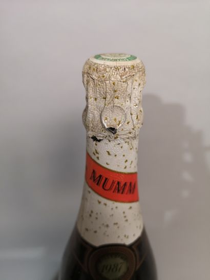 null 1 bouteille CHAMPAGNE G.H. MUMM "Cordon Rouge" 1987 Coiffe légèrement abimé...