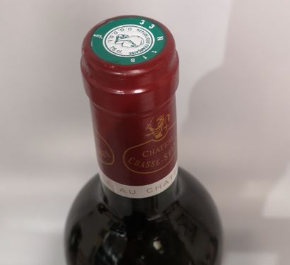 null 1 bouteille Château CHASSE SPLEEN - Moulis en Médoc 2002 Etiquette légèrement...