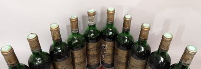 null 10 bouteilles Château D'ISSAN - 3ème Gcc Margaux 1975 Etiquettes tachées et...