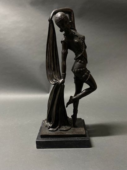 Danseuse Art Déco au drapé
Sujet en bronze...