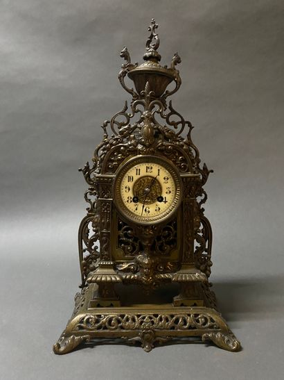 Pendule en bronze 
Fin du XIXème siècle
H...